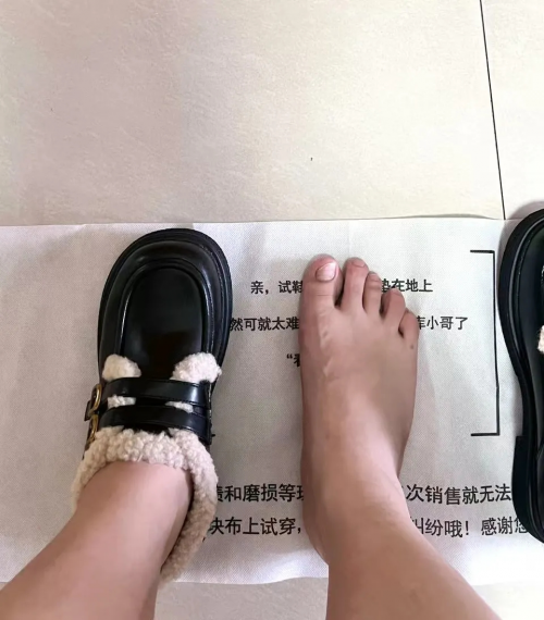需求她在抖音电商卖大码女鞋年销量破百万j9九游会(中国)网站兴趣推荐汇聚小众(图3)
