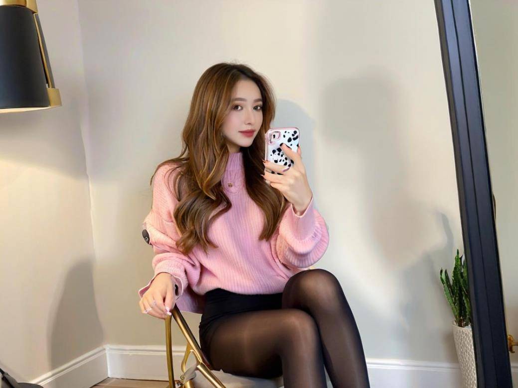 充满女人味甜美个性的搭配让人心动j9九游会登录尖头防水台高跟鞋(图2)