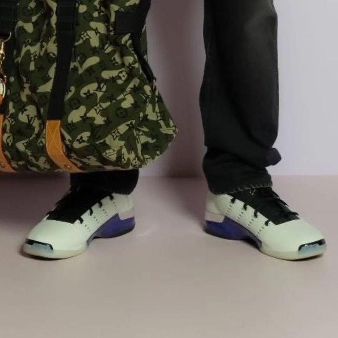 一双联名来了  10周年！黑扣碎 AJ1