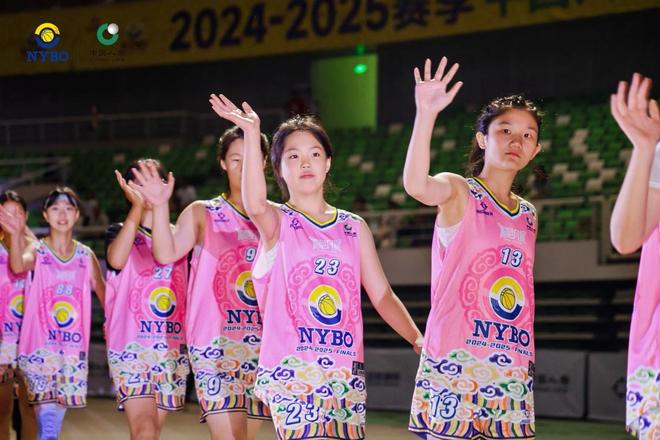国总决赛在鄂尔多斯开幕 草原明珠见证中国青少年篮球新高度j9九游会俱乐部登录入口2024-2025赛季NYBO全(图13)