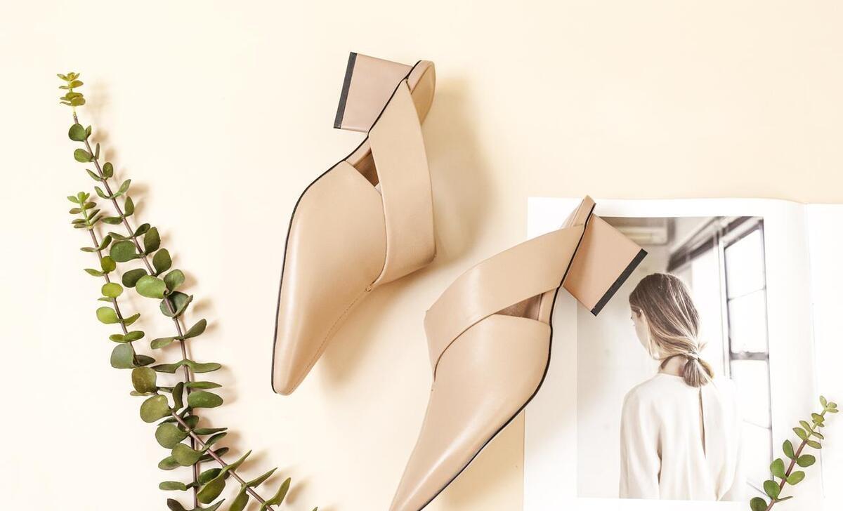 女鞋十大时尚品牌排行榜九游会真人游戏第一品牌(图3) 女鞋十大时尚品牌排行榜九游会真人游戏第一品牌(图3)